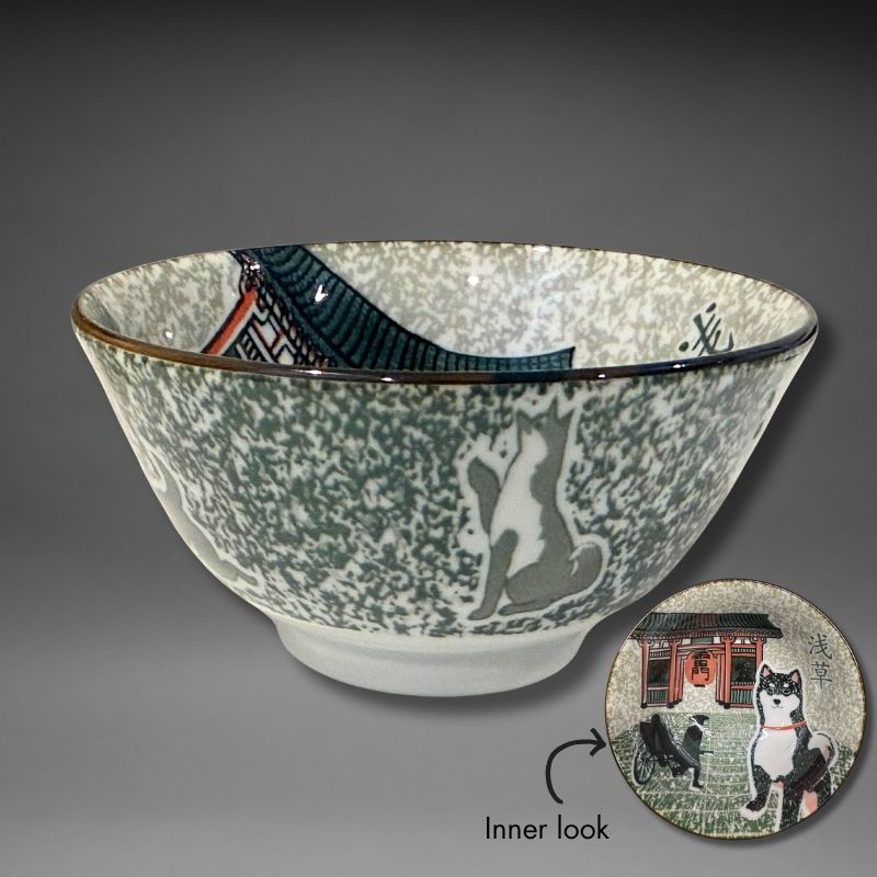 A side view of the ceramic rice bowl on a grey background, with a circular inset image. The main bowl shows a grey and white Shiba dog on its speckled green/grey exterior. The inset shows the interior design: a black-and-tan Shiba dog in front of the red Kaminarimon Gate.
