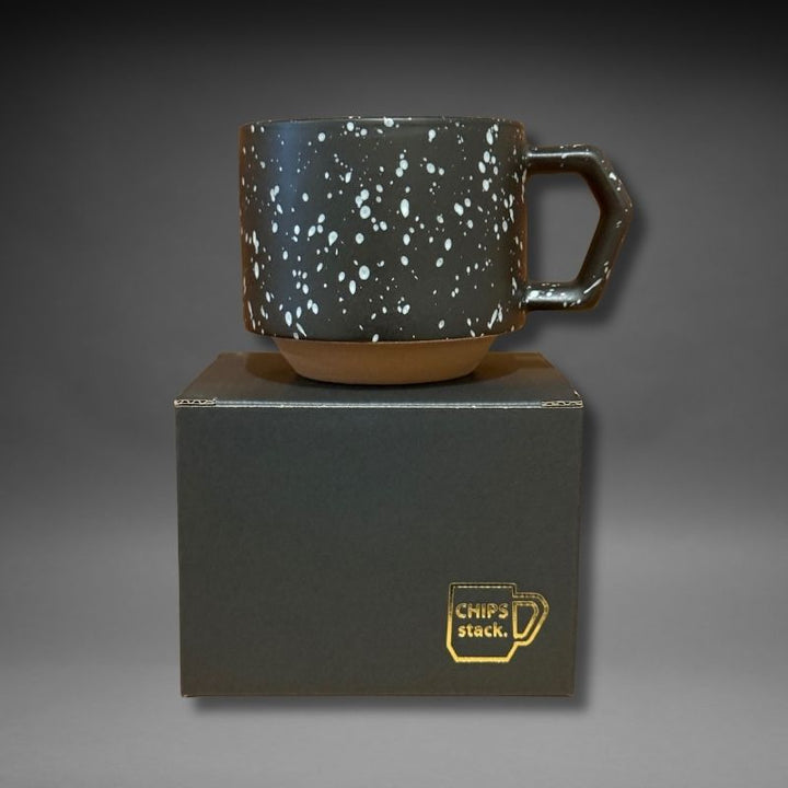 Chips Stack Mug 280ml Splash Black/White – stackable Japanese ceramic mug in gift box.