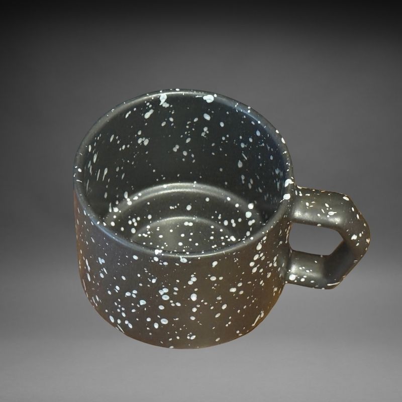Chips Stack Mug 280ml Splash Black/White – stackable Japanese ceramic mug in gift box.