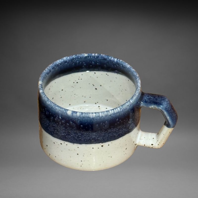 Chips Stack Mug 280ml White Navy Drop – stackable Japanese ceramic mug in gift box.