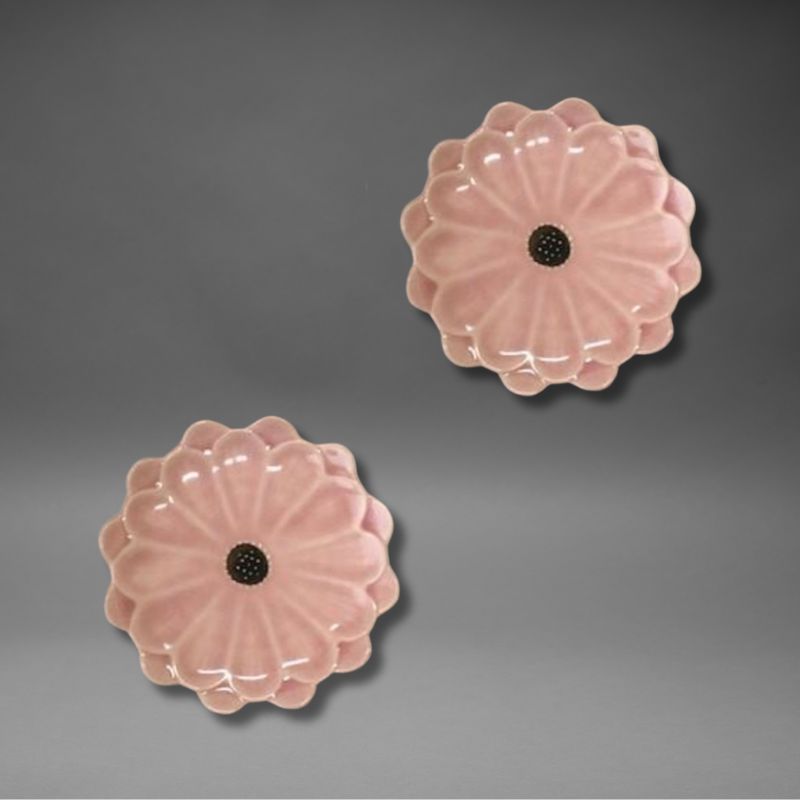 Pair of pink Handmade Mino-ware Crackle Glaze Flower Mini Plates — Japan-made ceramic dishes with delicate petal edges and subtle kan-iri crackle texture.