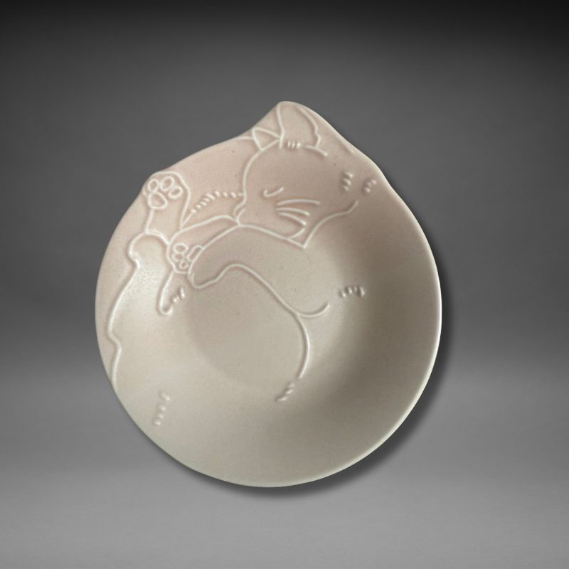 Soft pink Japanese Mino-yaki ceramic plate featuring embossed sleeping cat design by Yamago Touki, part of the Nyanmonite series.
